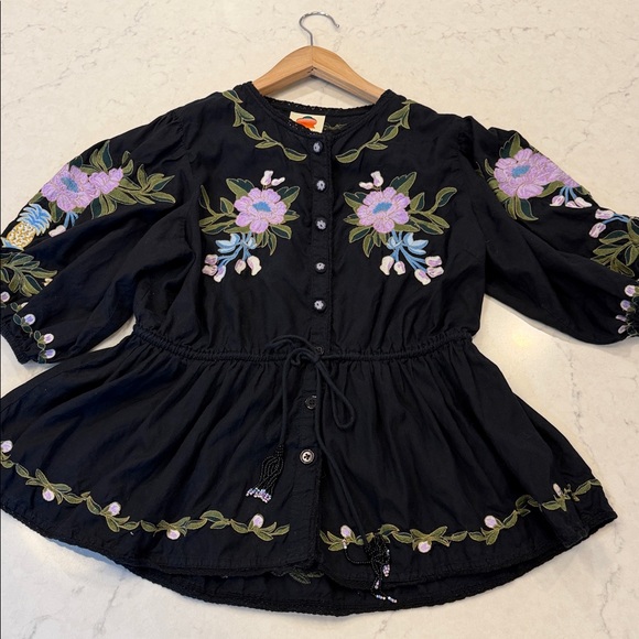 Farm Rio Winter Garden Embroidered Blouse Size Medium - Picture 4 of 13